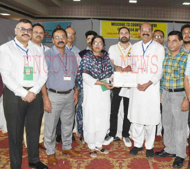 Jalandhar: जीत के बाद सर्टीफिकेट लेने पहुंचे MLA Mohinder Bhagat