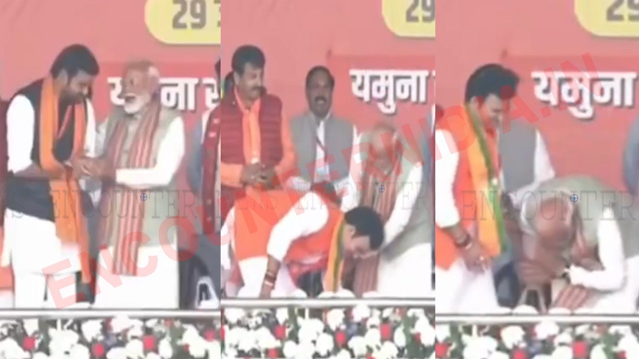 PM Modi ने BJP उम्मीदवार के 3 बार छुए पैर, देखें वीडियो