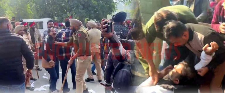 Punjab News: उम्मीदवार के शरारती अनसरों ने सरेआम फाड़े नांमाकन, देखें वीडियो