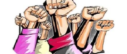 आरोपियों की गिरफ्तारी में हुई लेटलतीफी, ग्रामीणों ने थाने के बाहर की नारेबाजी