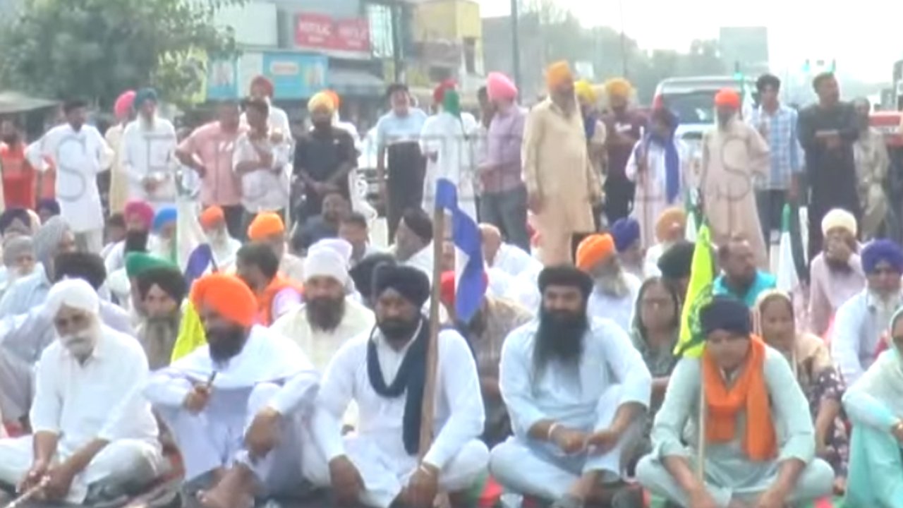 Punjab News: अब इस National Highway पर किसानों ने लगाया धरना, किया रोड जाम, देखें वीडियो