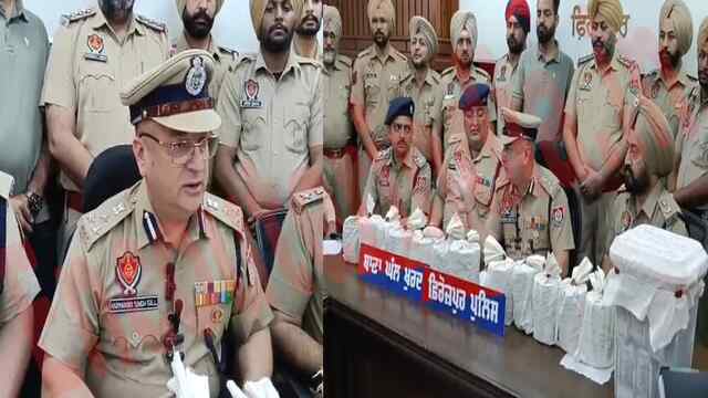 Punjab News: 10 किलो हेरोइन और लाखों रुपए की ड्रग मनी तस्करों से बरामद, देखें वीडियो