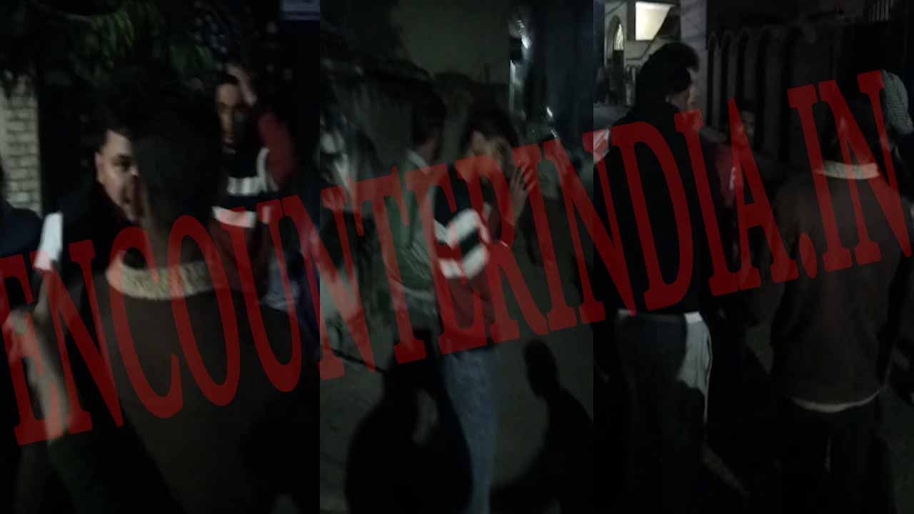 Jalandhar के Gulmohar City में हथियारों से लैस होकर पहुंचे युवक, वीडियो वायरल