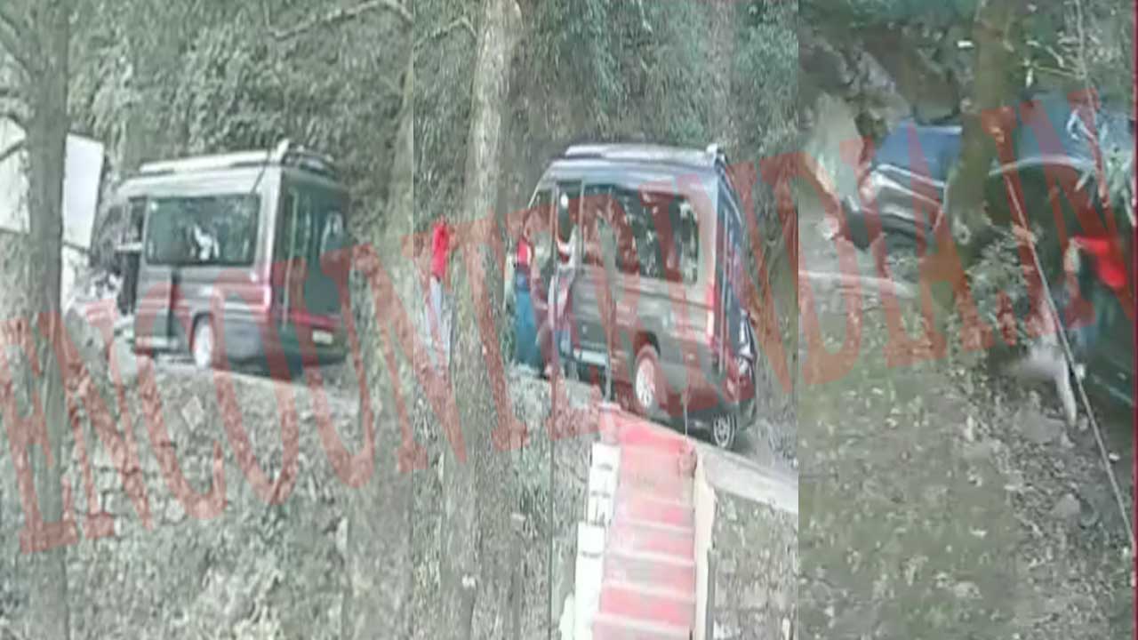 टला बड़ा हादसाः पर्यटकों से भरा वाहन लुढ़का, गाड़ी से गिरे यात्री, देखें CCTV