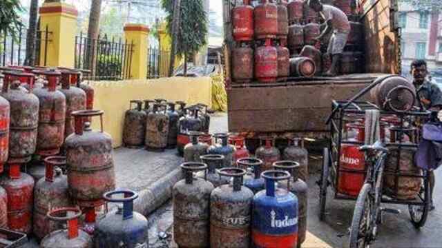 मजदूर दिवस पर LPG सिलेंडर के दामों में हुई कटौती