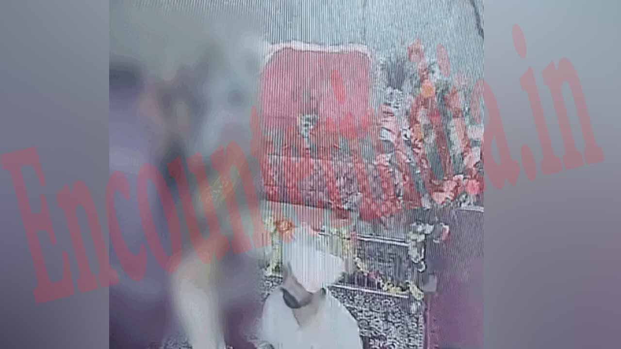 Punjab News: श्री गुरु ग्रंथ साहिब के समक्ष महिला ने कपड़े उतारकर की बेअदबी, मामला दर्ज, देखें CCTV