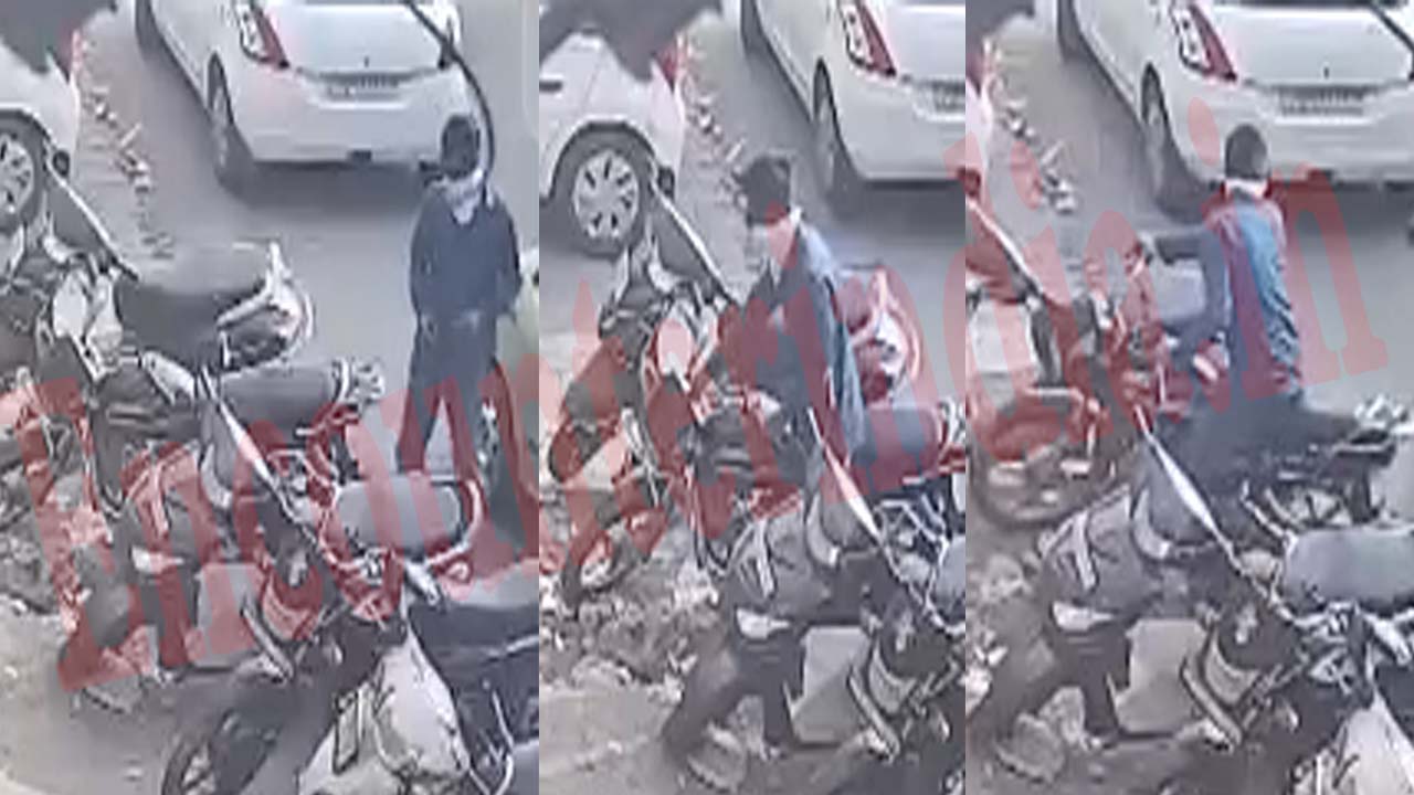 Jalandhar News: चालान काटने में पुलिस व्यस्त, मेन मार्किट से चंद सैकेंड में बाइक लेकर चोर फरार, देखें CCTV