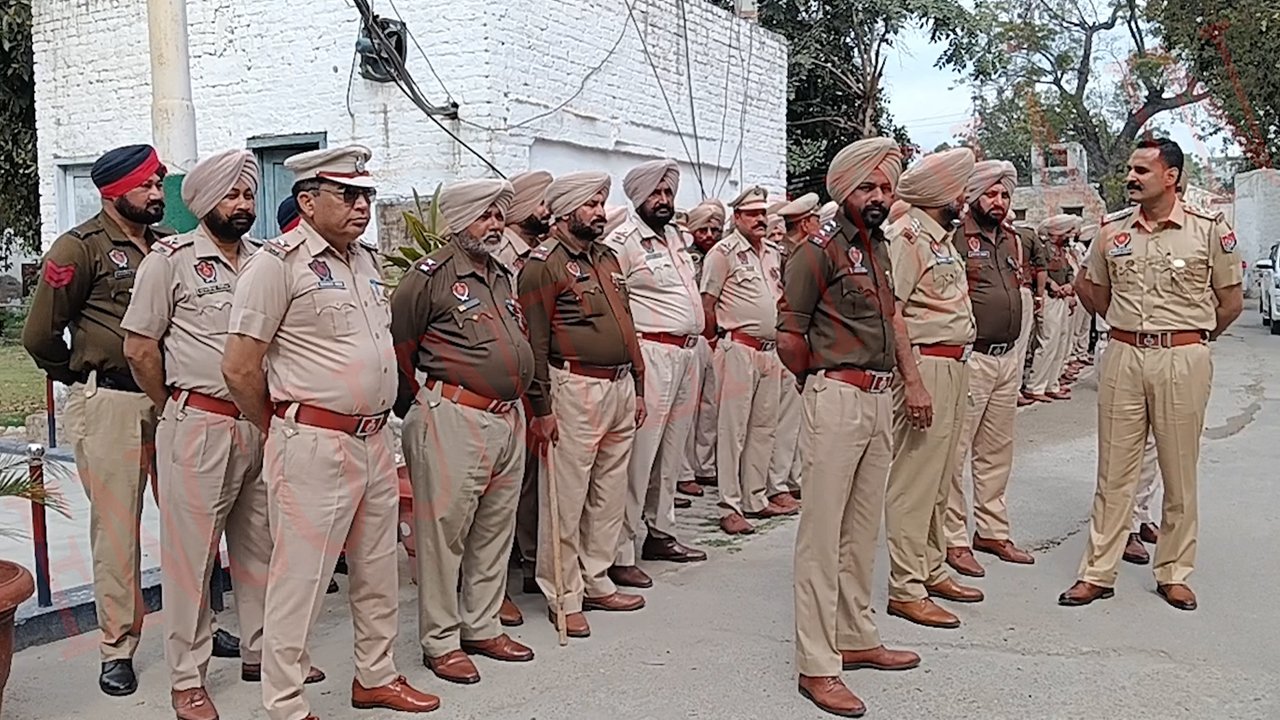 Punjab News: बड़े अफसरों सहित कई Police मुलाजिम पहुंचे Central Jail, देखें वीडियो