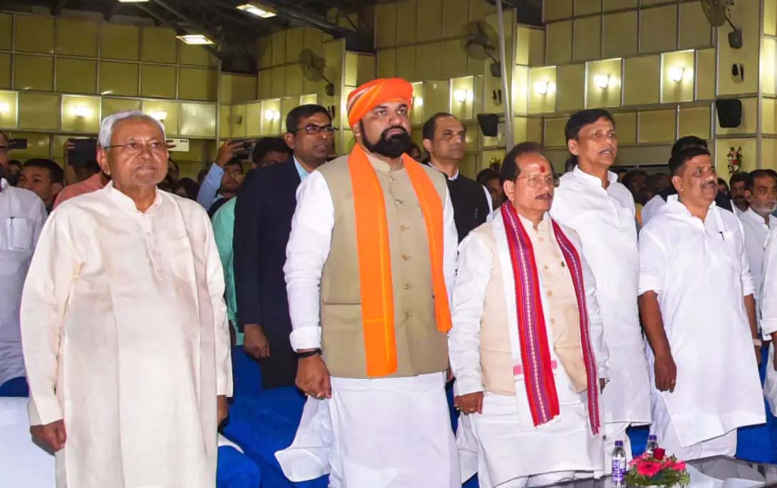 बिहार मंत्रिमंडल बंटवारे में हुआ बड़ा उलटफेर, 20 साल बाद नीतीश ने गृह मंत्रालय छोड़ा, सम्राट चौधरी को मिली बड़ी जिम्मेदारी