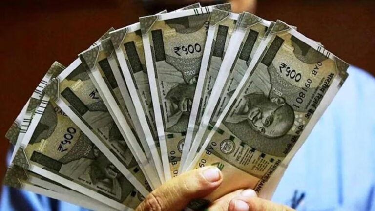 सरकार का बड़ा फैसला: कर्मचारियों और अधिकारियों को अगस्त महीने की नहीं मिलेगी सैलरी
