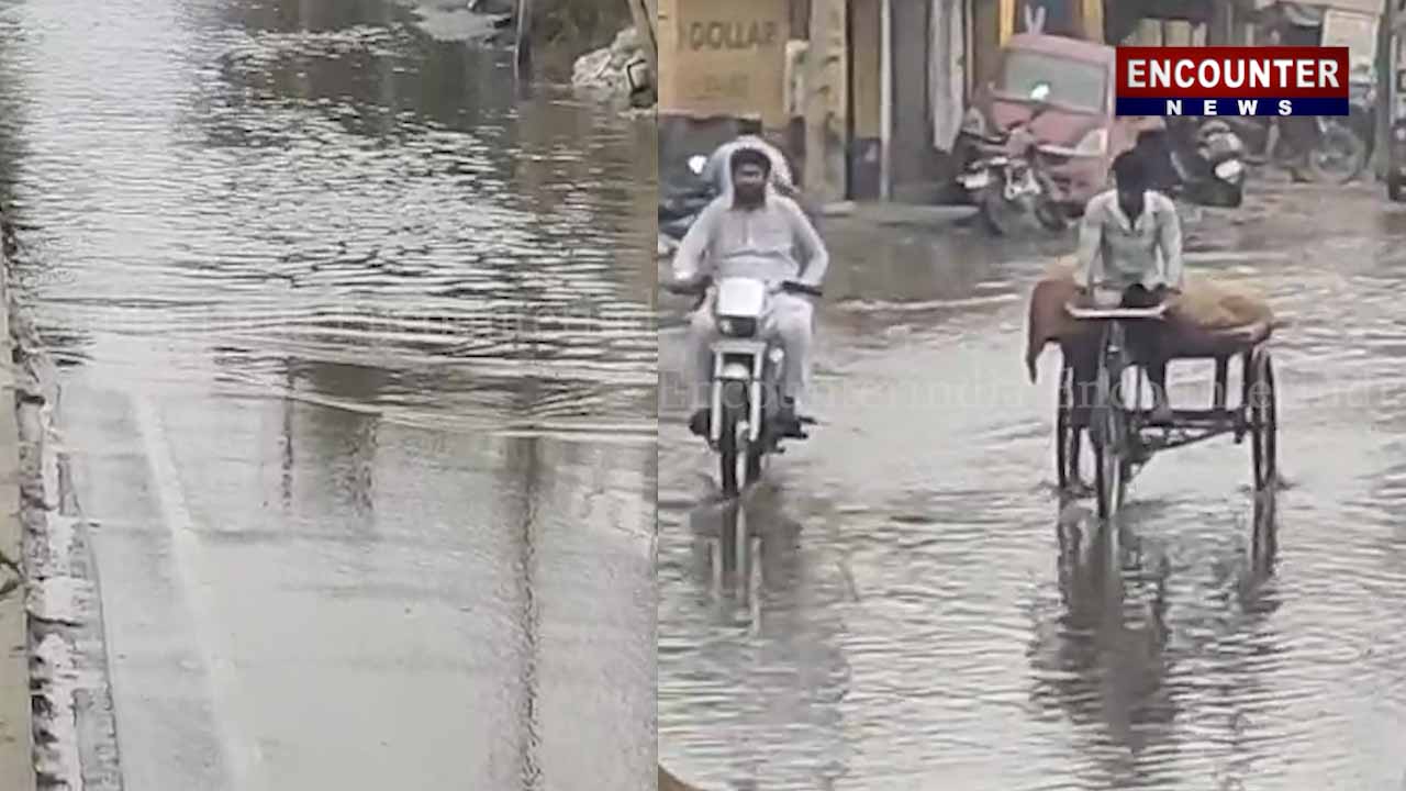 Jalandhar News: इस इलाके में पानी से भरी सड़क, गिर रहे वाहन चालक, दुकानदार भी हुए परेशान, देखें वीडियो