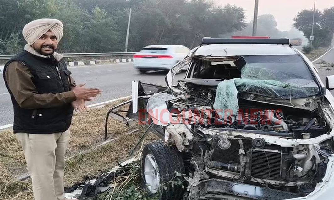 Punjab News: ट्रक में घुसी इनोवा कार, 4 घायल, 2 घंटे की कड़ी मशक्कत के बाद ड्राइवर को निकाला बाहर