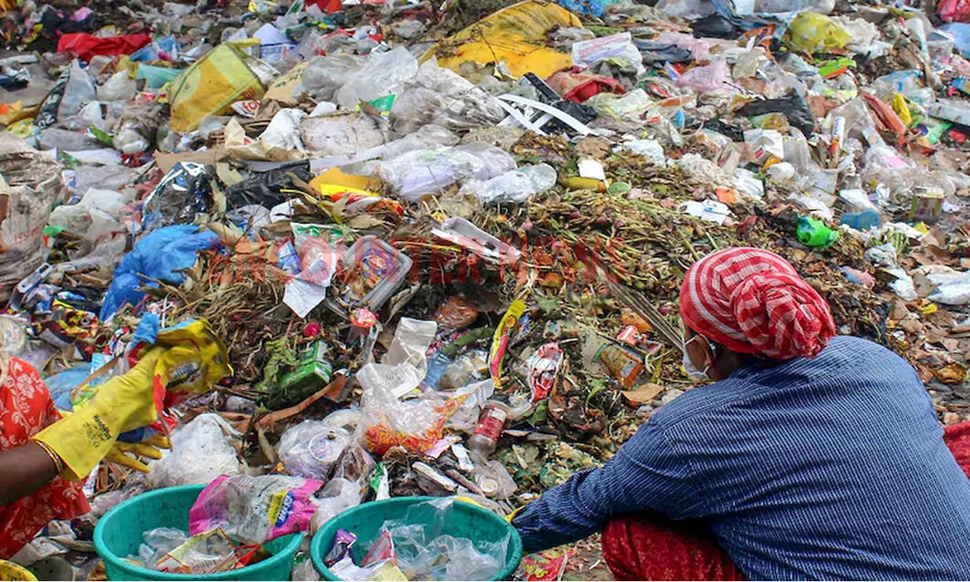 सार्वजनिक स्थल पर कूड़ा फेंकने वालों की सूचना देने पर मिलेगा इनाम