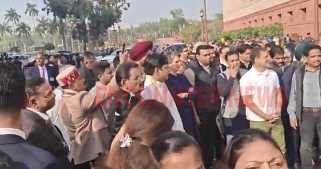लोकसभा में भारी हंगामाः Gurjeet Aujla, Raja Warring सहित 8 सासंद सस्पेंड, देखें वीडियो