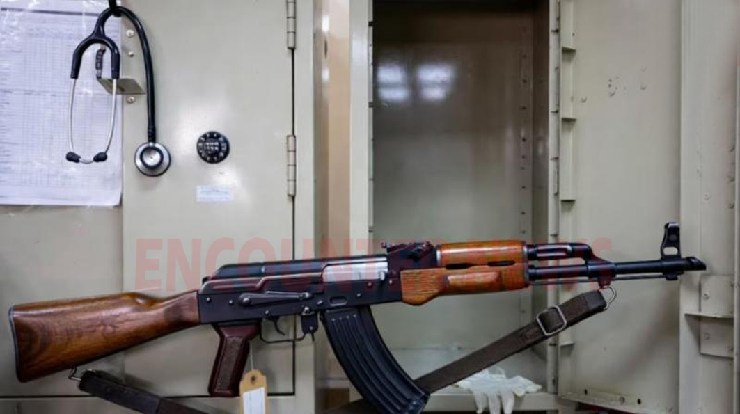 डॉक्टर के लॉकर से AK 47 बरामद, गिरफ्तार, जैश-ए-मोहम्मद के लगाए थे पोस्टर