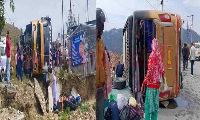 NH-34 Highway पर पलटी केदारनाथ जा रही श्रद्धालुओं से भरी बस, कई घायल देखें वीडियो