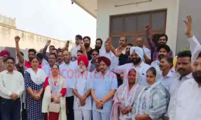 Punjab News: कांग्रेस को झटका, 3 बार पार्षद रहे जस्सा कार्यकर्ताओं सहित आप में शामिल