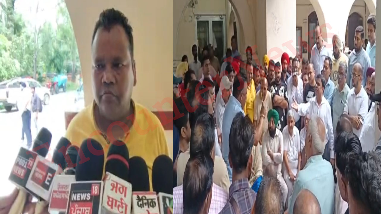 Jalandhar News: कटोनमेंट बोर्ड के खिलाफ सड़कों पर उतरे लोग, किया प्रदर्शन, देखें वीडियो