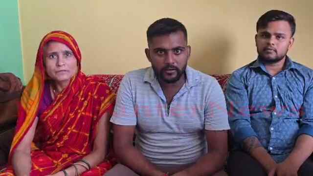 Punjab News : कमेटी के पैसे को लेकर दो गुट हुए आमने-सामने, चले ईंट पत्थर, देखें वीडियो