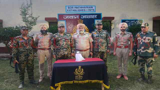 Punjab News: बार्डर इलाके से भारी मात्रा में हेरोइन बरामद, देखें वीडियो