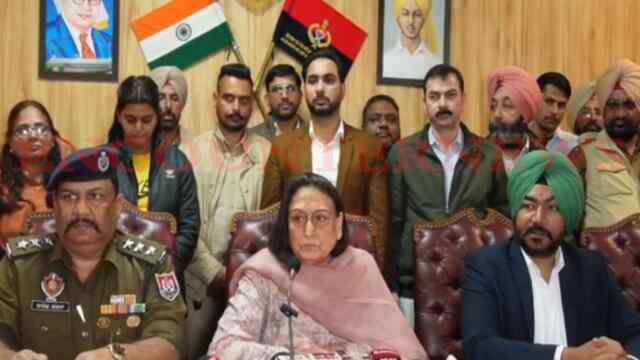Punjab News: जिले में महिला आयोग चेयरपर्सन राजलाली ने लगाई लोक अदालत, केसों की हुई सुनवाई, देखें वीडियो