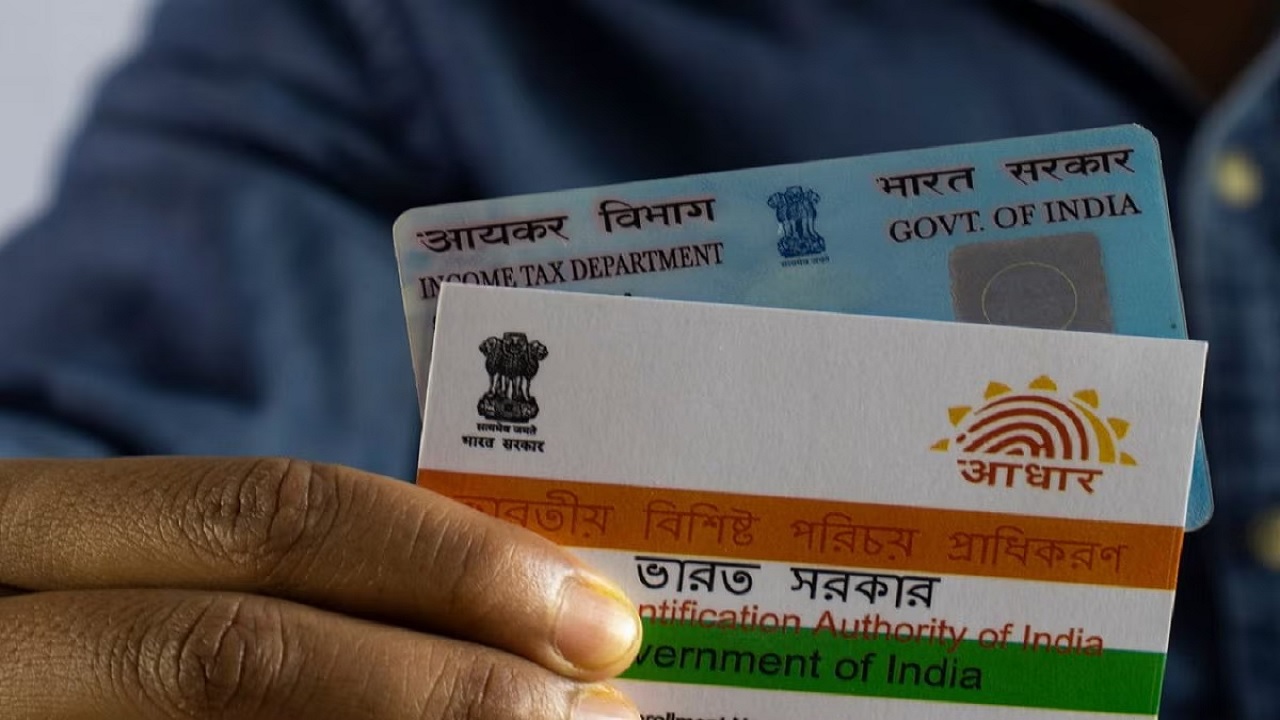 PAN कार्ड हो जाएगा बेकार, जल्द इस तारिख से पहले करवा लें Aadhaar से Link