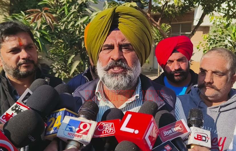Jalandhar News: नगर निगम चुनावों को लेकर परगट सिंह ने प्रशासन पर लगाए गंभीर आरोप, देखें वीडियो