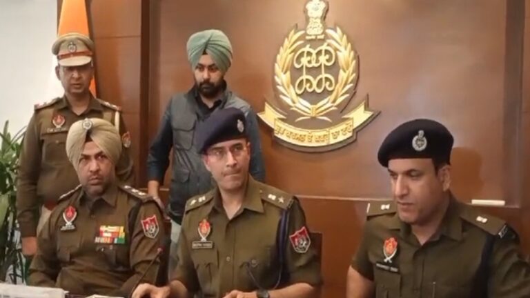 Punjab News : गैंगस्टरों को पकड़ने के मामले में SSP Deepak Pareek ने किए अहम खुलासे, देखें वीडियो