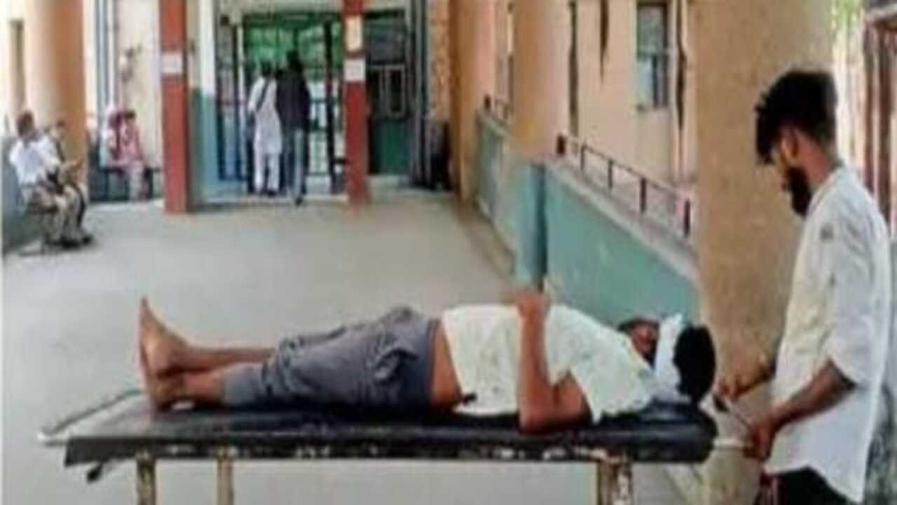 Jalandhar News: Civil Hospital में डॉक्टर की हड़ताल के चलते इमरजेंसी वार्ड से इलाज के बिना लौटे मरीज