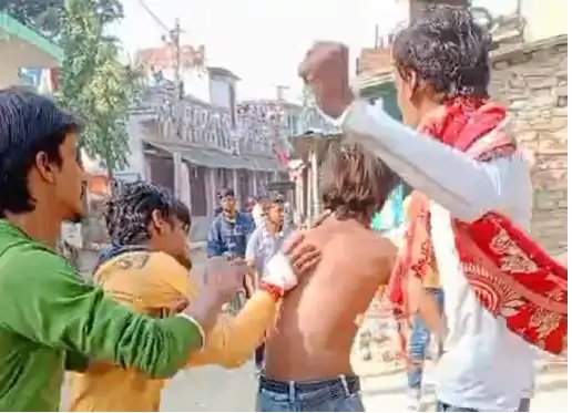 दिव्यांग नाबालिग को खंभे से बांधकर की पिटाई, कपड़े तक फाड़े