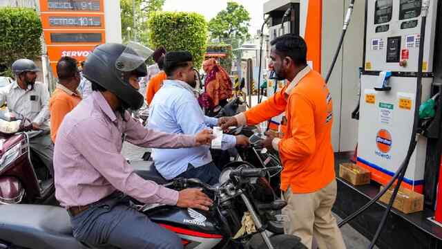 पिछले 15 दिनों में पड़ोसी देशों में बढ़ गए Petrol-Diesel के दाम, भारत में इतना हुआ महंगा