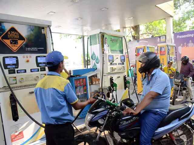 Petrol Diesel की नई कीमतें हुई जारी