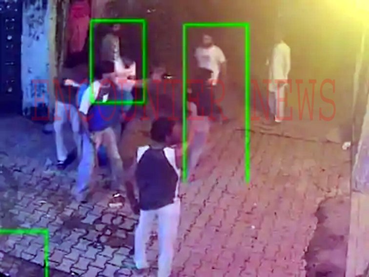 Jalandhar News: 2 पक्षों में हुई खूनी झड़प, चले तेजधार हथियार और पत्थर, देखें वीडियो