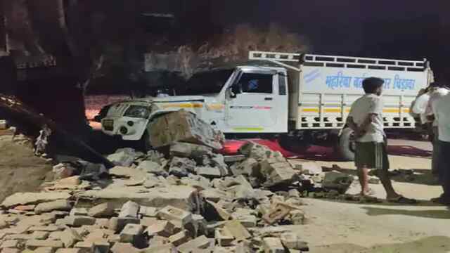 बदमाशों से बचते हुए तेज रफ्तार Pickup चालक ने मां और गर्भवती बेटी को कुचला, एक की मौत