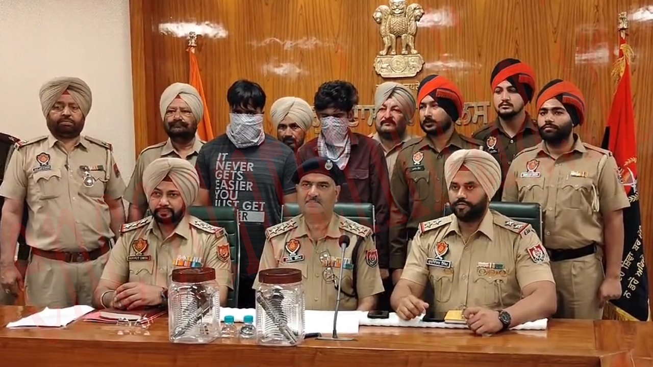 Punjab News: पिस्तौल लेकर घूम रहे 19 वर्षीय Engineer सहित 2 आरोपी गिरफ्तार, देखें वीडियो