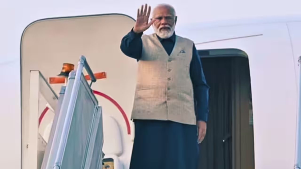 2 दिन के राजकीय दौरे पर Mauritius पहुंचे PM मोदी