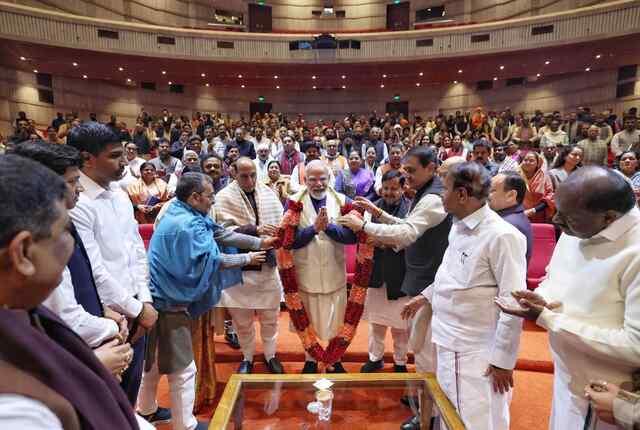 India-US Trade Deal फाइनल होने के बाद PM Modi से मिले NDA सांसद, देखें वीडियो