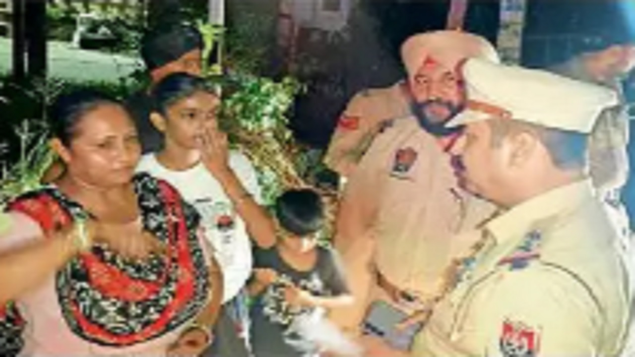 Jalandhar News: 50 वर्षीय महिला का बाइक सवार लुटेरे मोबाइल छीनकर फरार