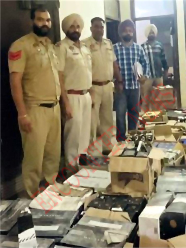 Punjab News: कोठी से भारी मात्रा में शराब बरामद, एक गिरफ्तार