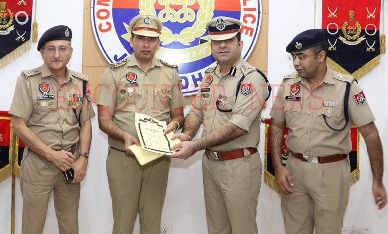 Jalandhar News: 7 Inspectors, 4 Sub-Inspectors सहित 42 कर्मियों को CP Sharma ने किया सम्मानित