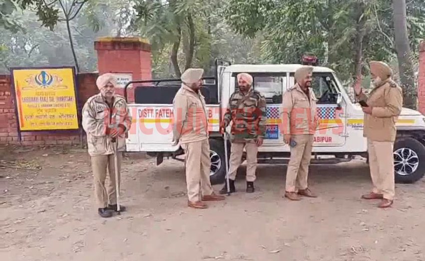 नशेड़ियों ने पुलिस पर बरसाएं ईंट-पत्थर, जान बचाकर भागे कर्मी, इलाके में दहशत