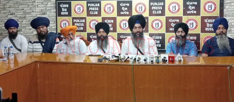 Gurdas Maan Controversy:  मान के माफी मांगने पर भी नहीं थमा मामला, भड़के सिख संगठन का आया बयान, देखें वीडियो