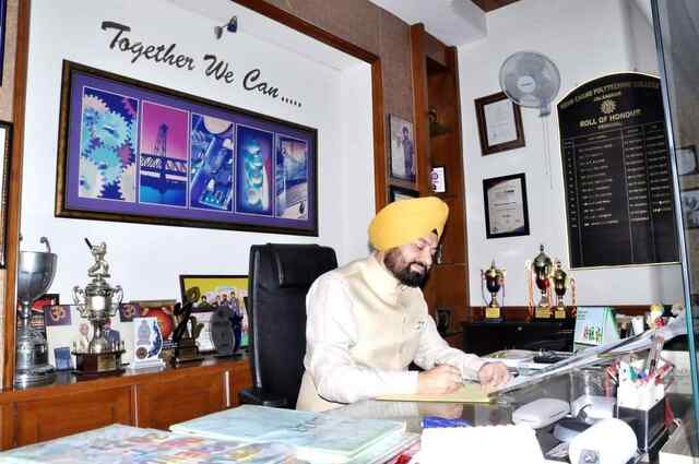 Mehar Chand Polytechnic College में Dr. Jagroop Singh ने प्रिंसिपलशिप के पूरे किए 17 साल