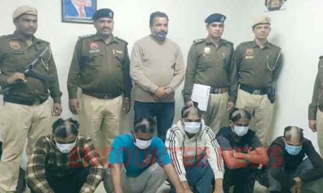 युवक की पिटाई और चेहरे पर पेशाब करने के आरोप में 5 गिरफ्तार, मुंडवाए सिर