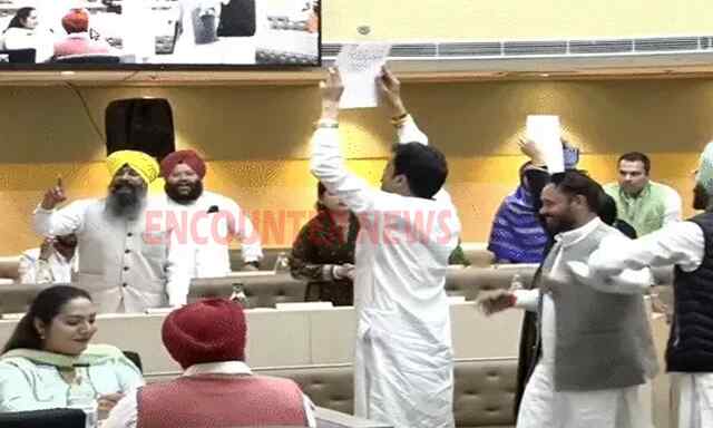 नगर निगम की बैठक में हंगामा, JE और SDO सस्पेंड
