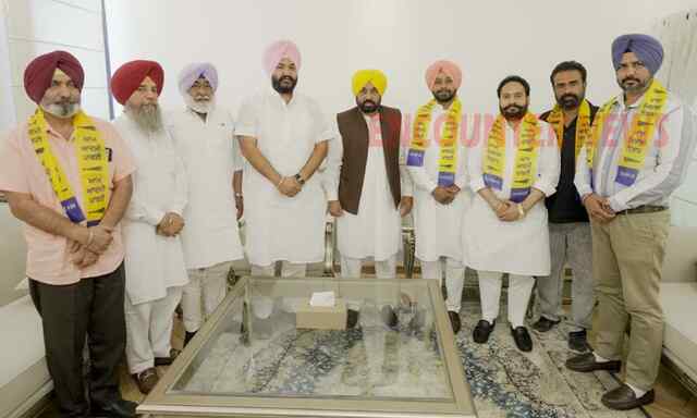 Punjab News: कांग्रेस को झटका, CM Mann ने परमजीत सिंह सहित कई नेता व कार्यकर्ताओं को किया शामिल