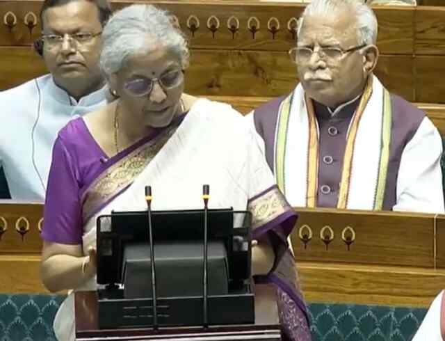 Live बजट 2024: महिलाओं, युवाओं और छोटे कारोबारियों के लिए किए बड़े ऐलान