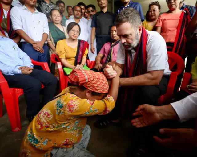 मणिपुर पहुंचे Rahul Gandhi, असम में बाढ़ प्रभावित परिवारों से मिले