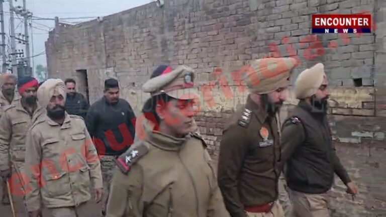 Punjab News: पुलिस की सुबह-सुबह इस इलाके में दबिश, कई घरों में की छानबीन, देखें Video