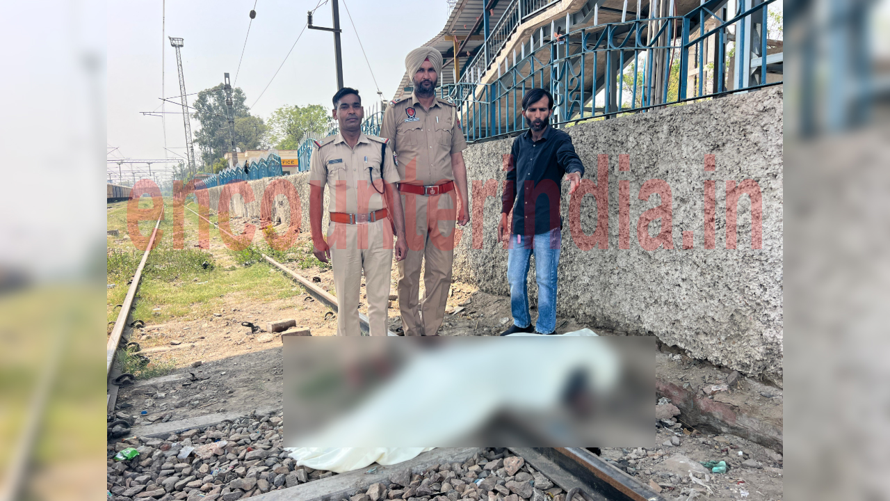 Punjab News: Railway Lines के पास मिला युवक का शव, नशे की आशंका, देखें वीडियो